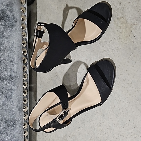 Stylish Strap Black Heels - Picture 2 of 5